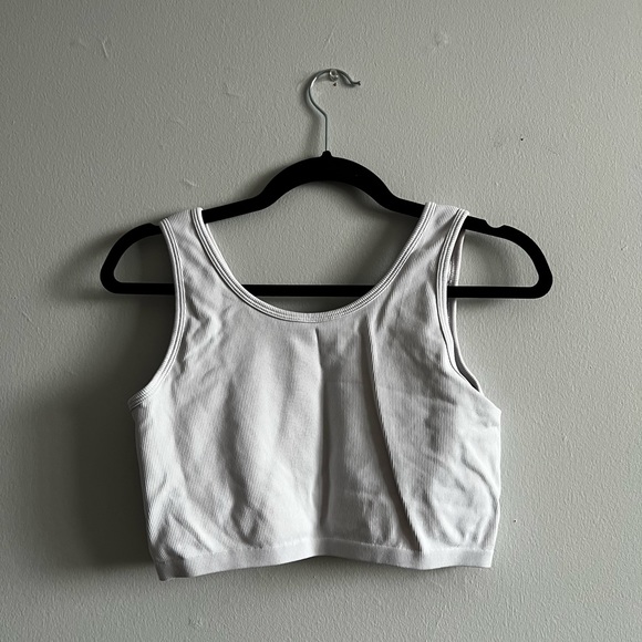 aerie Tops - Aerie Chill Play Move Sports Bra -  XL in White Ribbed